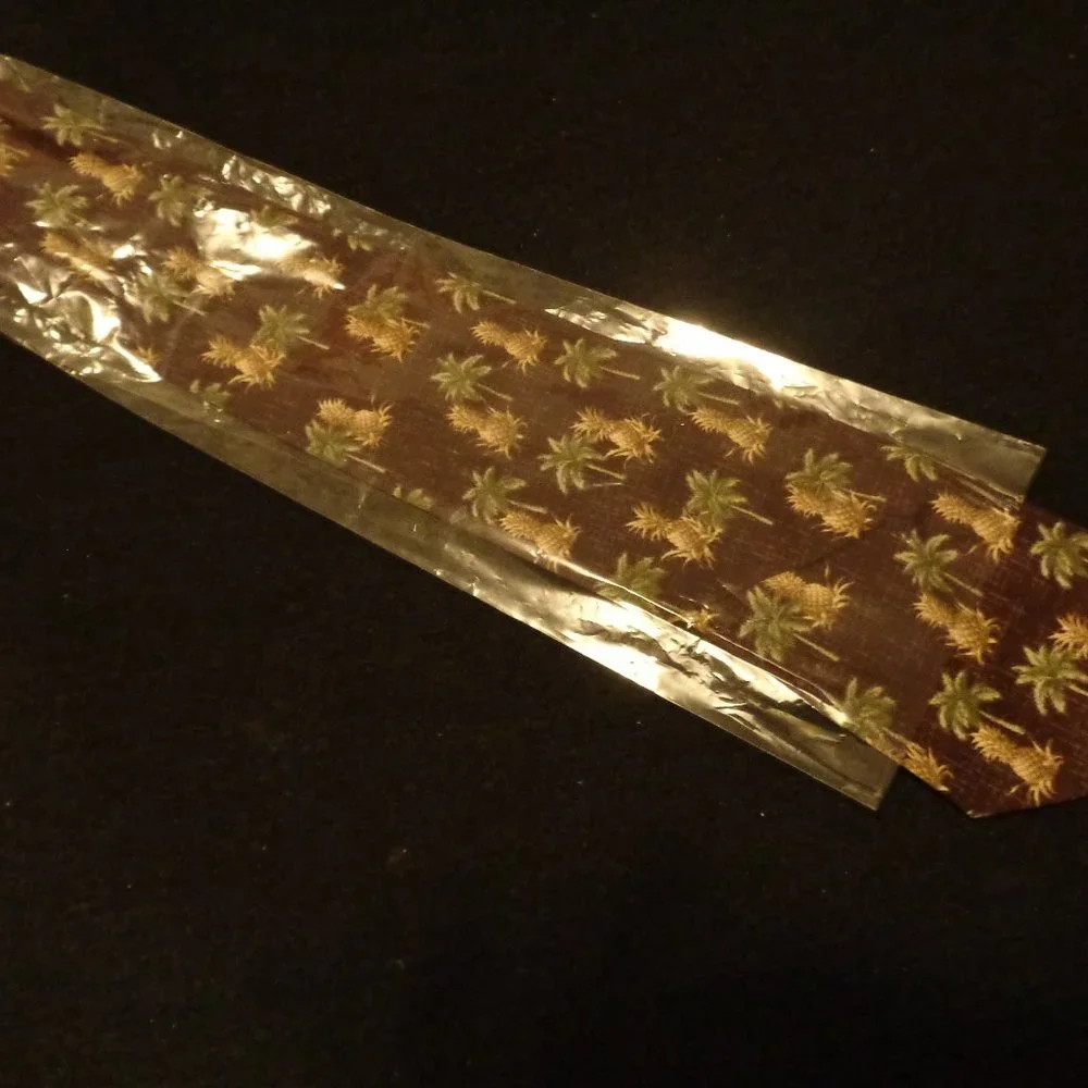 WHITE LOTUS STYLED NEW WITHOUT TAGS TROPICS PINEAPPLE PALM TIE